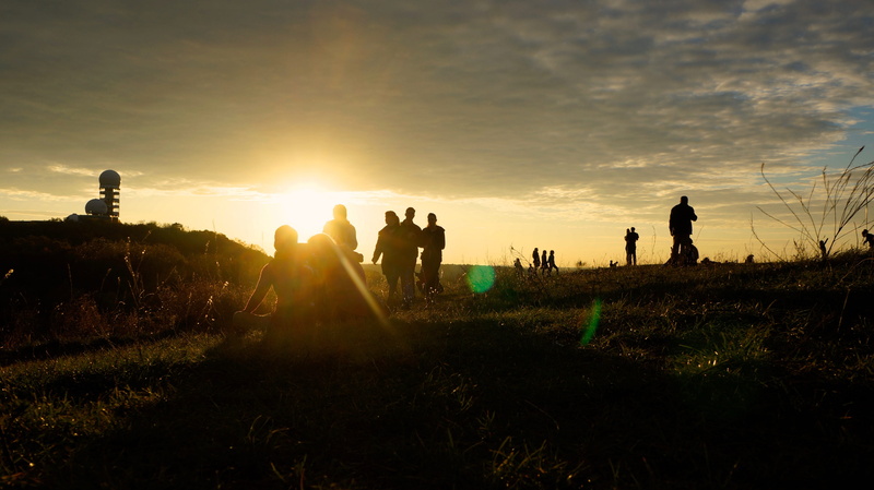 land, teufelsberg, love, field, sunlight, people, sky, men, cloud - sky, leisure activity, lifestyles, nature, real people, berlin, silhouette, standing