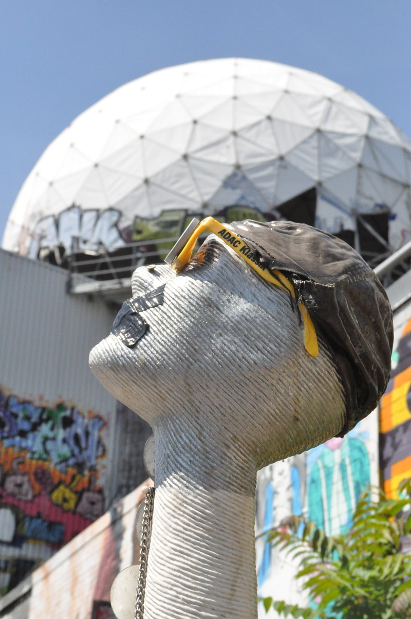 sculpture, architecture, human representation, creativity, no people, clear sky, sky, statue, interception station, street art, representation, building exterior