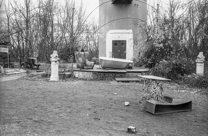 de, park, tub, tree, teufelsberg, streetart, nature, analog, olympus, built structure, tree trunk, ilford, sightseeing, 2K, 35, rd, seat, monochrome, outdoors
