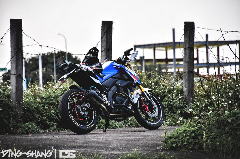 helmet, barrier, boundary, security, crash helmet, day, riding, nature, headwear, stationary, fence, 5K, land vehicle, parking, bike, mode of transportation