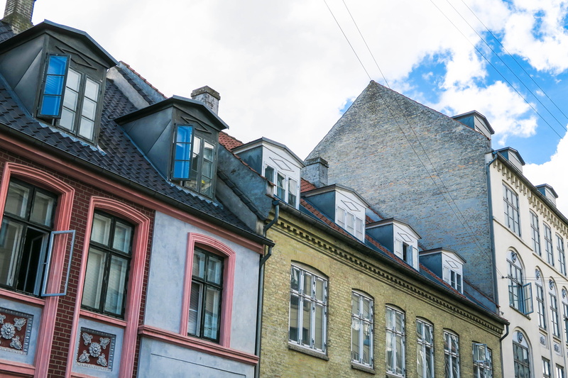 sunlight, outdoors, built structure, low angle view, day, window, town, residential district, street, building exterior, house, city, row house, nature