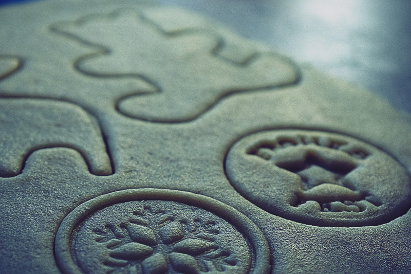 healthcare and medicine, drink, food, baking, homemade, gingerbread, extreme close-up, high angle view, emotion, metal, nature, magnification, ausstechplätzchen