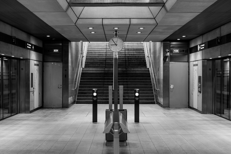 absence, illuminated, subway station, security, flooring, no people, 5K, tile, transportation, indoors, ceiling, lighting equipment, modern, architectural column