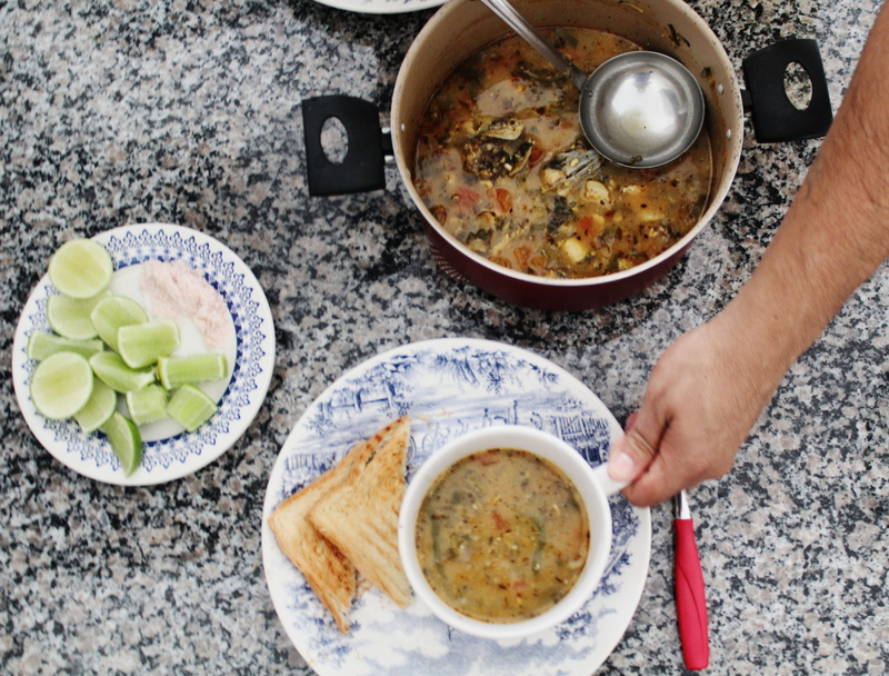 sal, eat, kitchen utensil, bowl, hand, meal, fish food, food and drink, amazon food, human hand, limon, directly above, brazil, table, one person, 4K