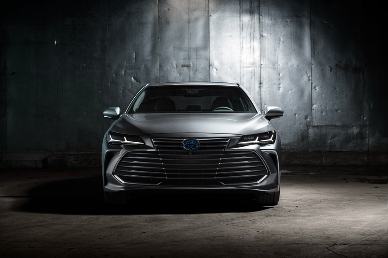 old, garage, front view, land vehicle, retro styled, Toyota Avalon Hybrid, wall - building feature, 4K, day, built structure, 2019, no people, mode of transportation