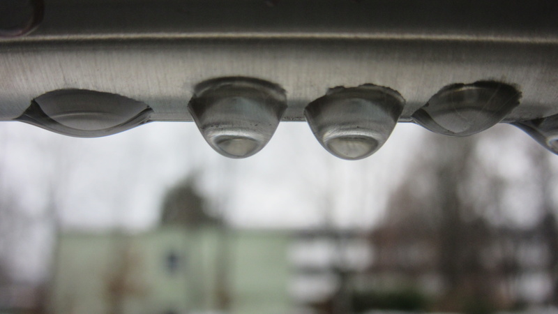 selective focus, water, wet, focus on foreground, mirroring, Surface, nature, transparent, reflection, Drop Of Water, drop, in a row, purity, glass - material