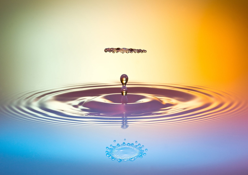 no people, close, colorful, blue, water, purity, drip, circle, solenoid valve, hochspringender high drop, studio shot, photo, close-up, blue background