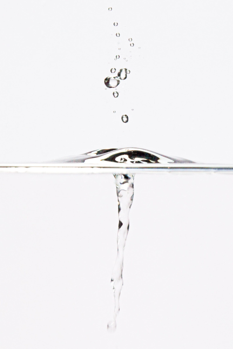 drinking water, dance, flowing water, refreshment, white background, drop of water, wet, water, flowing, falling, hochspringender high drop, freshness