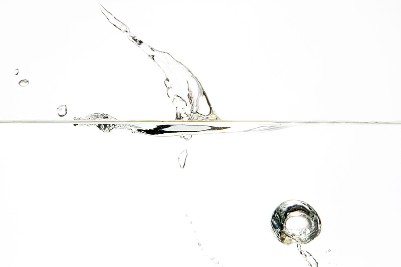 Drip, freshness, drop, flowing, drinking water, reflection, white, copy space, close-up, studio shot, clean, high-speed photography, hochspringender high drop