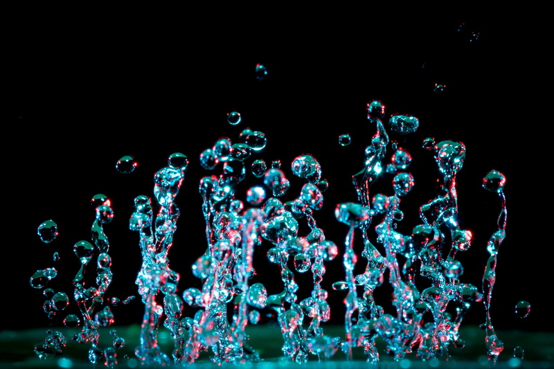 blue, food and drink, hochspringender high drop, drip, drink, dance, copy space, studio shot, drop, close, refreshment, pink, no people, close-up, purity