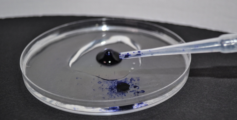 single object, science, high angle view, indoors, selective focus, food and drink, drip, 4K, ink, ray, pipette, sink, warning sign, petri dish, still life