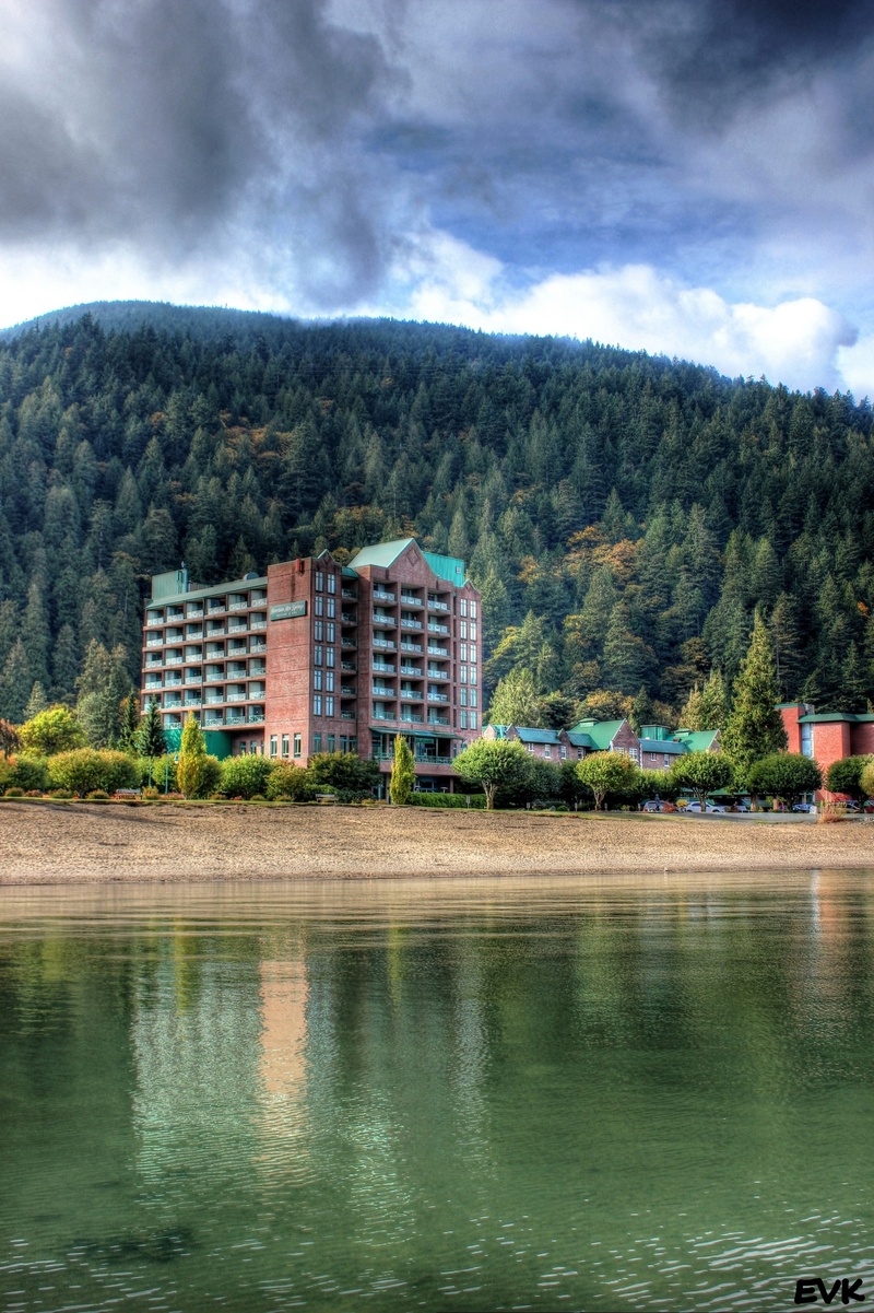 tree, no people, hotsprings, apartment, outdoors, river, 1080P, blue, reflection, mountain, nature, day, clouds, building, beach, architecture, waterfront