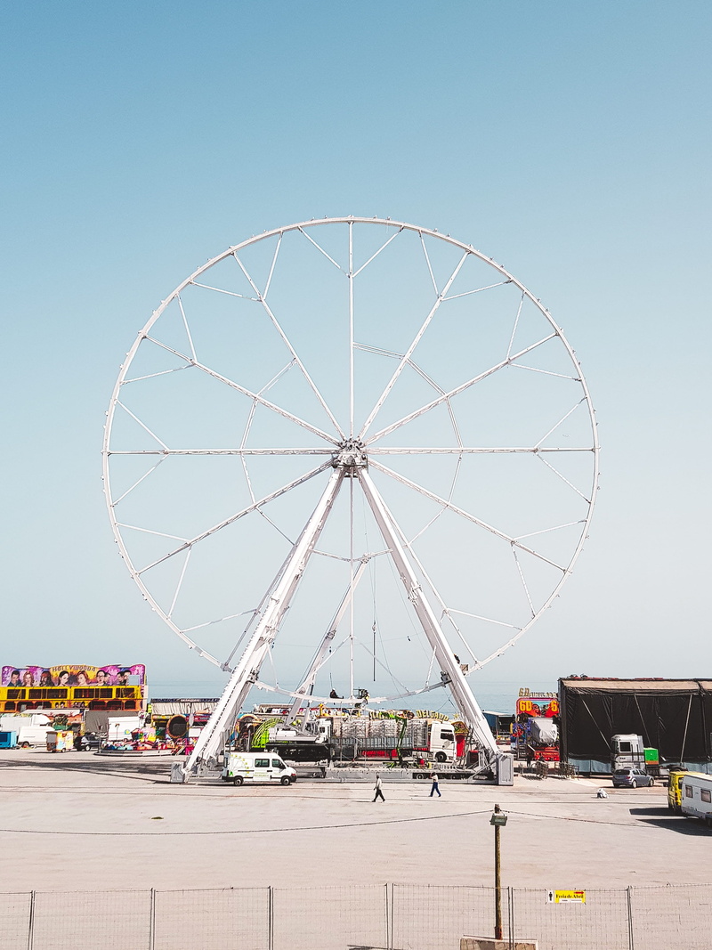 day, clear sky, noria, 4K, mode of transportation, ferris wheel, sea, sky, built structure, arts culture and entertainment, barcelona, arquitecture, incidental people