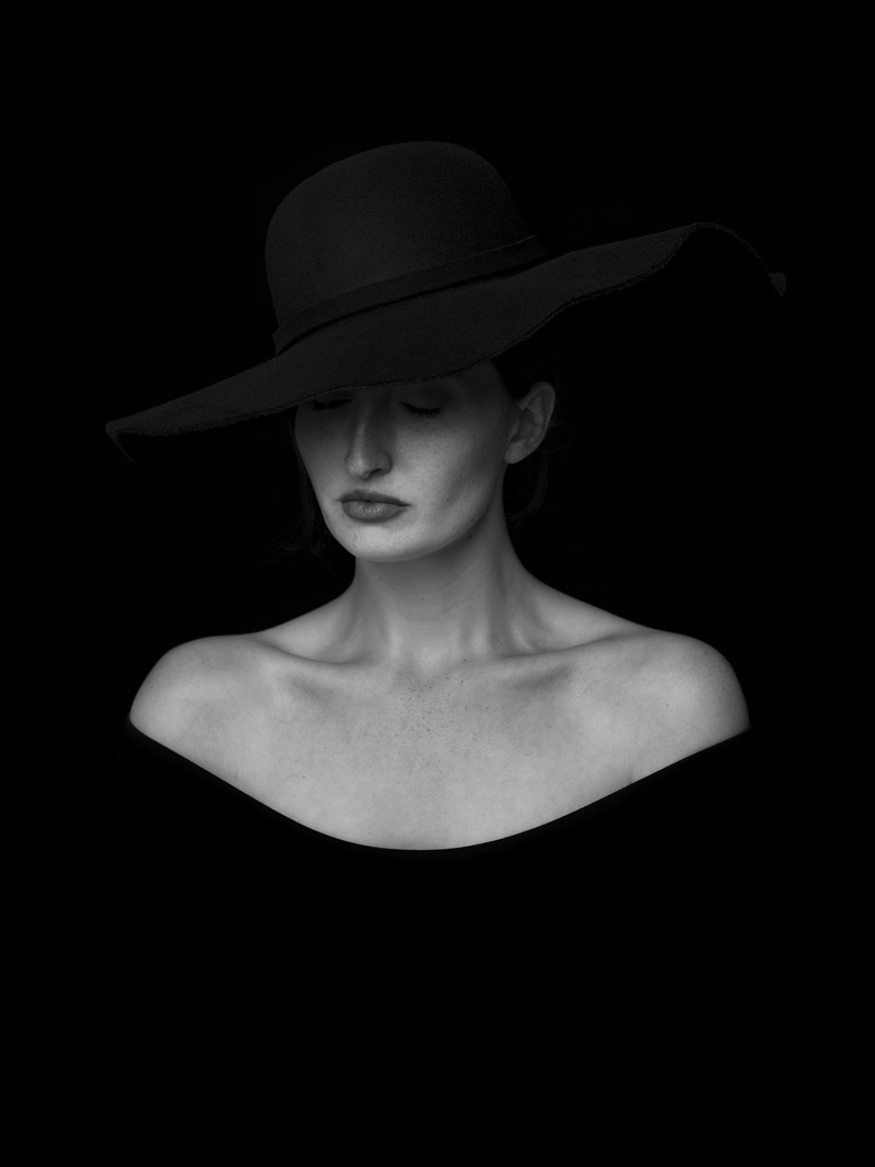 8K, adult, monochrome, hat, gfx, beauty, portrait, front view, women, lifestyles, headshot, contrast, cut out, fujigfx, beautiful woman, one person, indoors