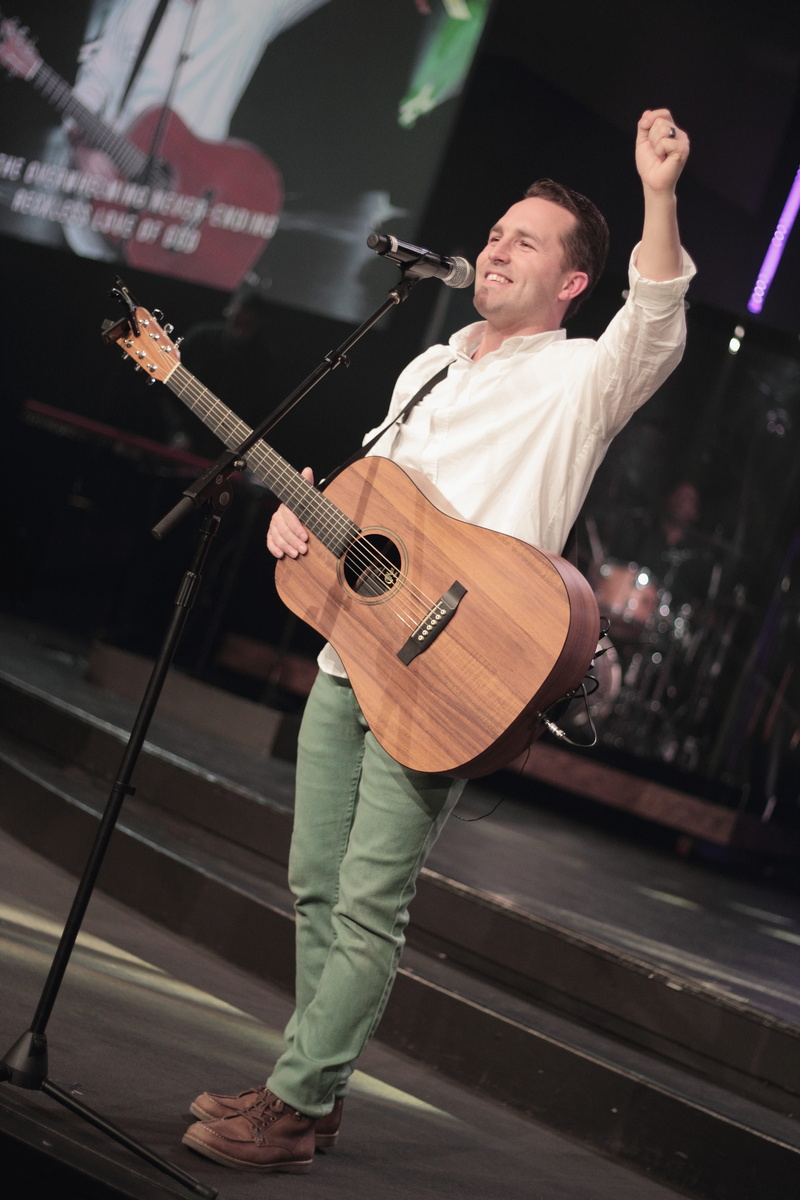 live event, real people, stage - performance space, musician, concert, lefty, stage, playing, skill, full length, entertainment occupation, one person