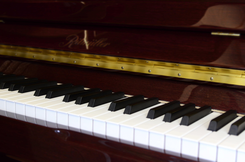 white color, reflection, indoors, no people, 4K, key, black color, piano, red, musical Instrument, pianoforte, grand piano, art, still life, high angle view