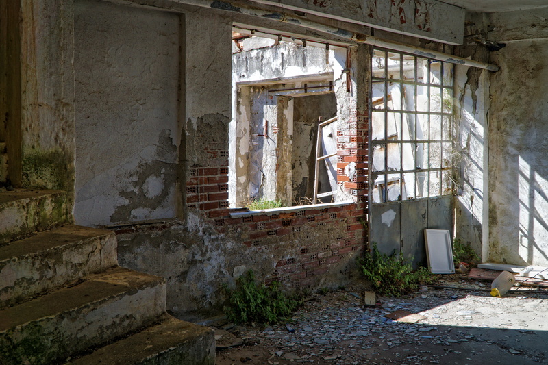 no people, demolition, dirty, broken, light rays, abandoned building, destruction, messy, 5K, wrecking, day, brick wall, run-down, architecture, obsolete