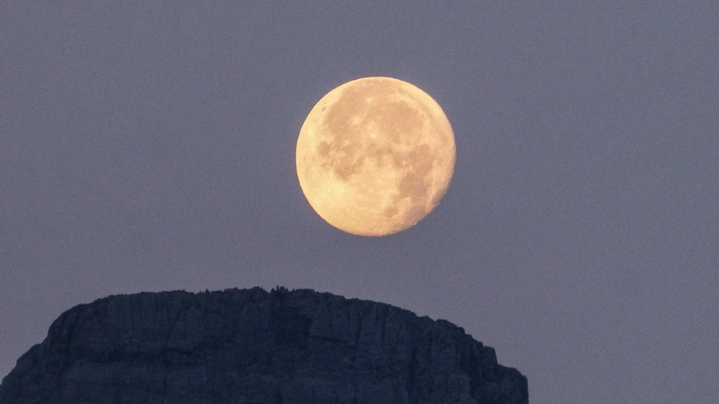 canmore, 4K, circle, mountain peak, mountain ridge, no people, geometric shape, nightskies, canada, moonset, tranquility, rocky mountains, astrology, planetary moon