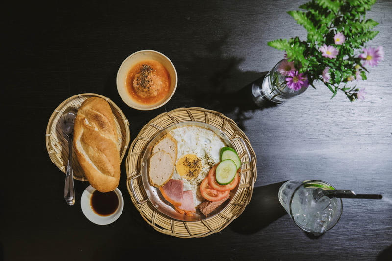 tomato, food, ham, high angle view, drink, ready-to-eat, breakfast, cuisine, egg, table, bread, flower, photography, meatball, vietnamese, meat, food and drink