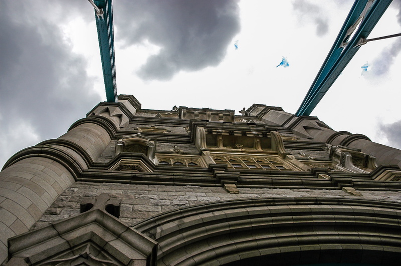 city, history, outdoors, Tower Bridge, low angle view, 1080P, London, architecture, uk, no people, travel destinations, tourism, the past, london, tower bridge