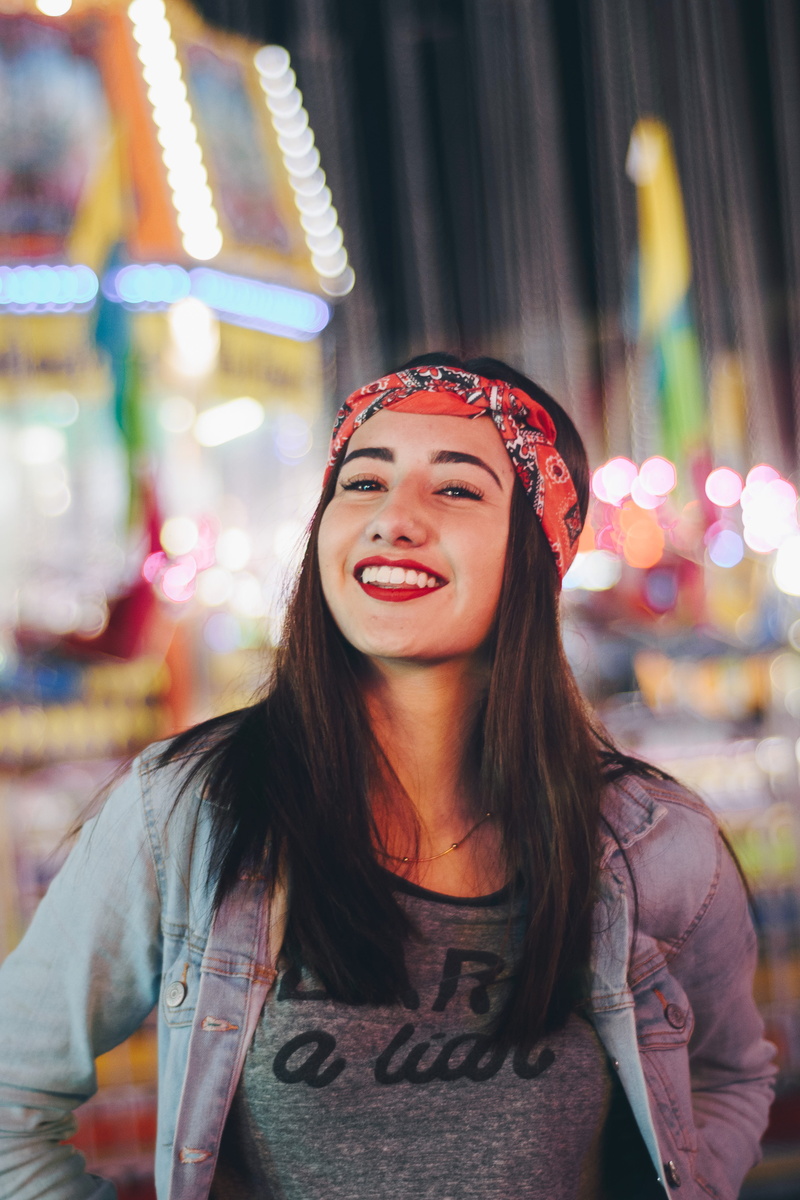 laugh, light, wearing, colour, hapiness, black, real people, bokeh, front view, young adult, hairstyle, focus, girl, looking at camera, teenager, focus on foreground