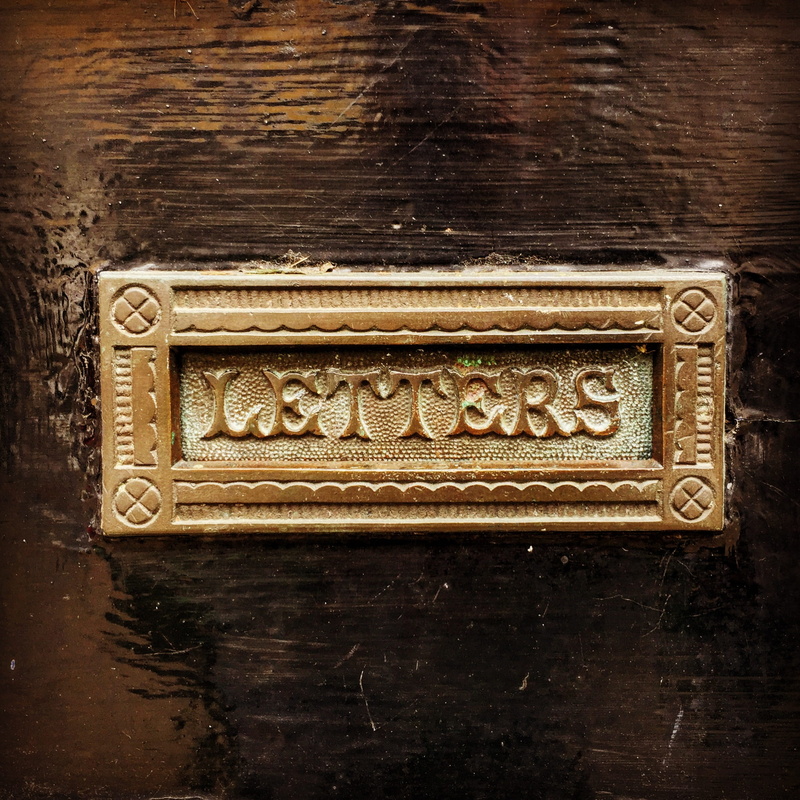 door, wood - material, post, gold colored, single object, no people, text, metal, norwich, vereinigtes königreich, letter box, mailbox, 1080P, indoors
