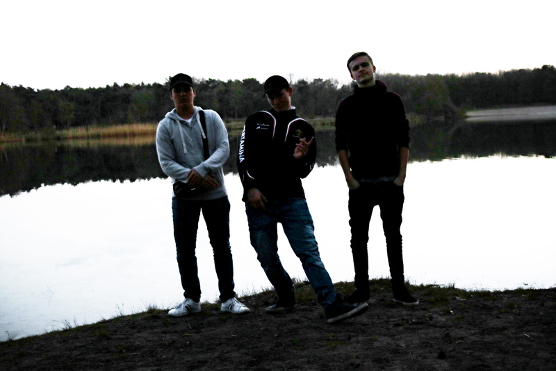 spontanious, faces, togetherness, water, squad, canon, netherlands, sky, portrait, leisure activity, badass, casual clothing, pose, grey, men, standing