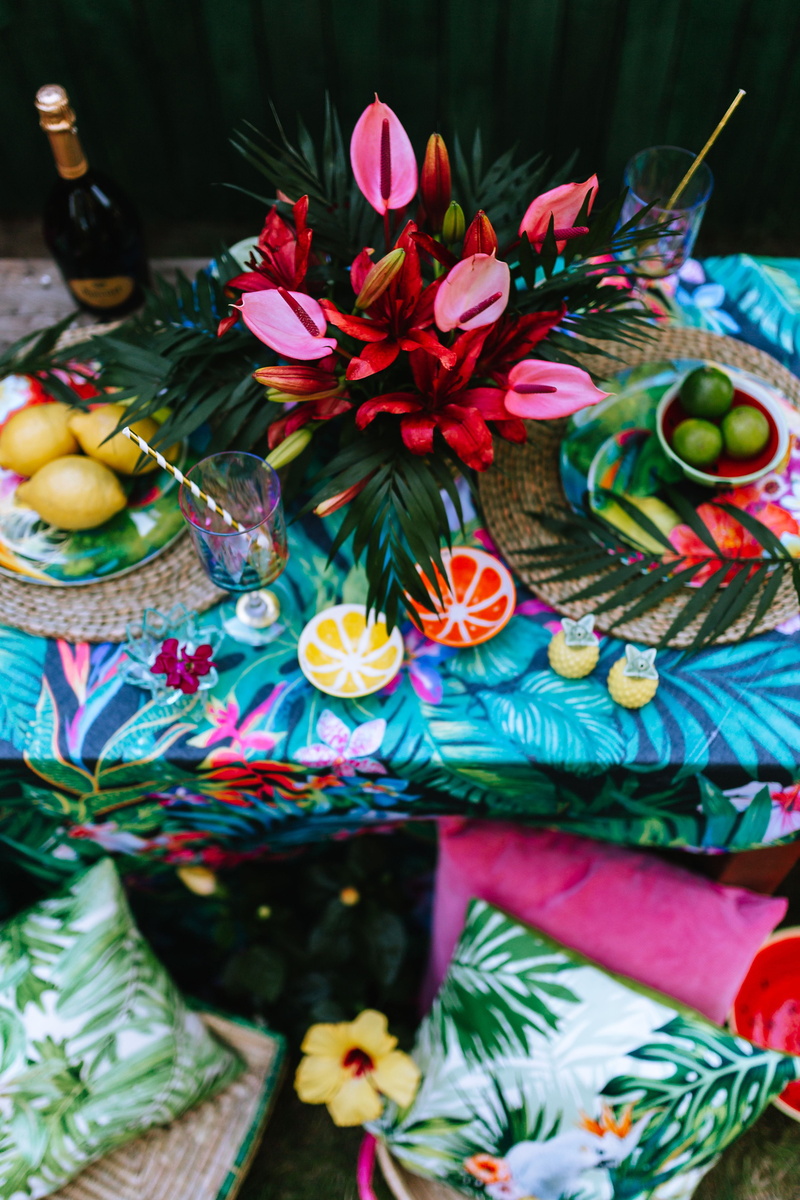 gift, holiday, Exotic Garden, summer, close-up, multi Colored, still life, garden, decoration, tropic, table, flower, food, container, accesories, green