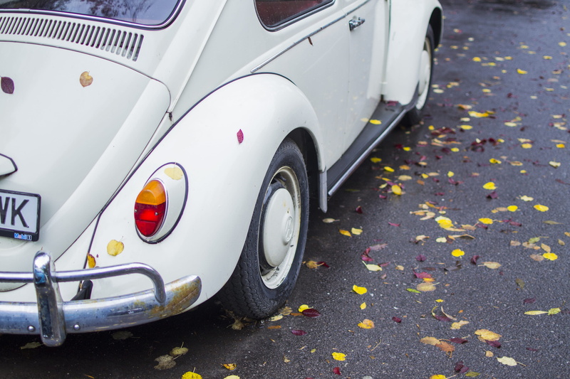 transportation, leaf, day, wheel, stationary, outdoors, fender, land vehicle, yellow, tyre, parked, road, bumper, vintage, white, architecture, direction