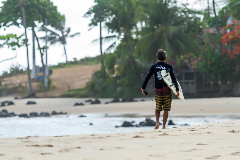beach, focus on foreground, surfer, leisure activity, walking, day, 4K, casual clothing, lifestyles, seashore, sand, water, carrying, sea, shore, real people