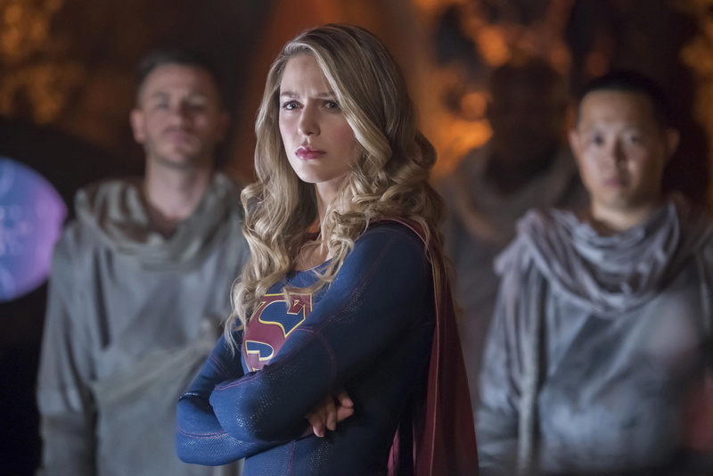 melissa benoist, indoors, women, tv shows, focus on foreground, watching, serious, young adult, arts culture and entertainment, portrait, front view, togetherness