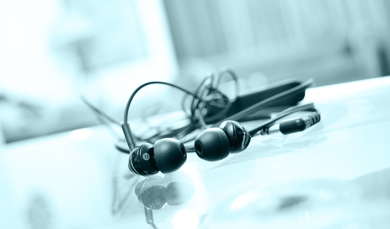 selective focus, grayscale, metal, bathroom, man made object, music, communication, technology, earphones, equipment, photo, listen, volume, domestic bathroom