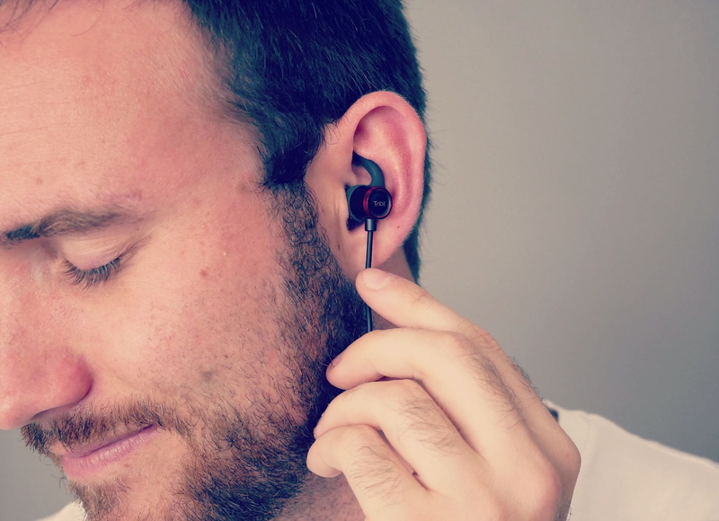 young adult, men, mid adult men, product, close-up, real people, audio, 1080P, human body part, united states, electronics, consumer electronics, facial hair