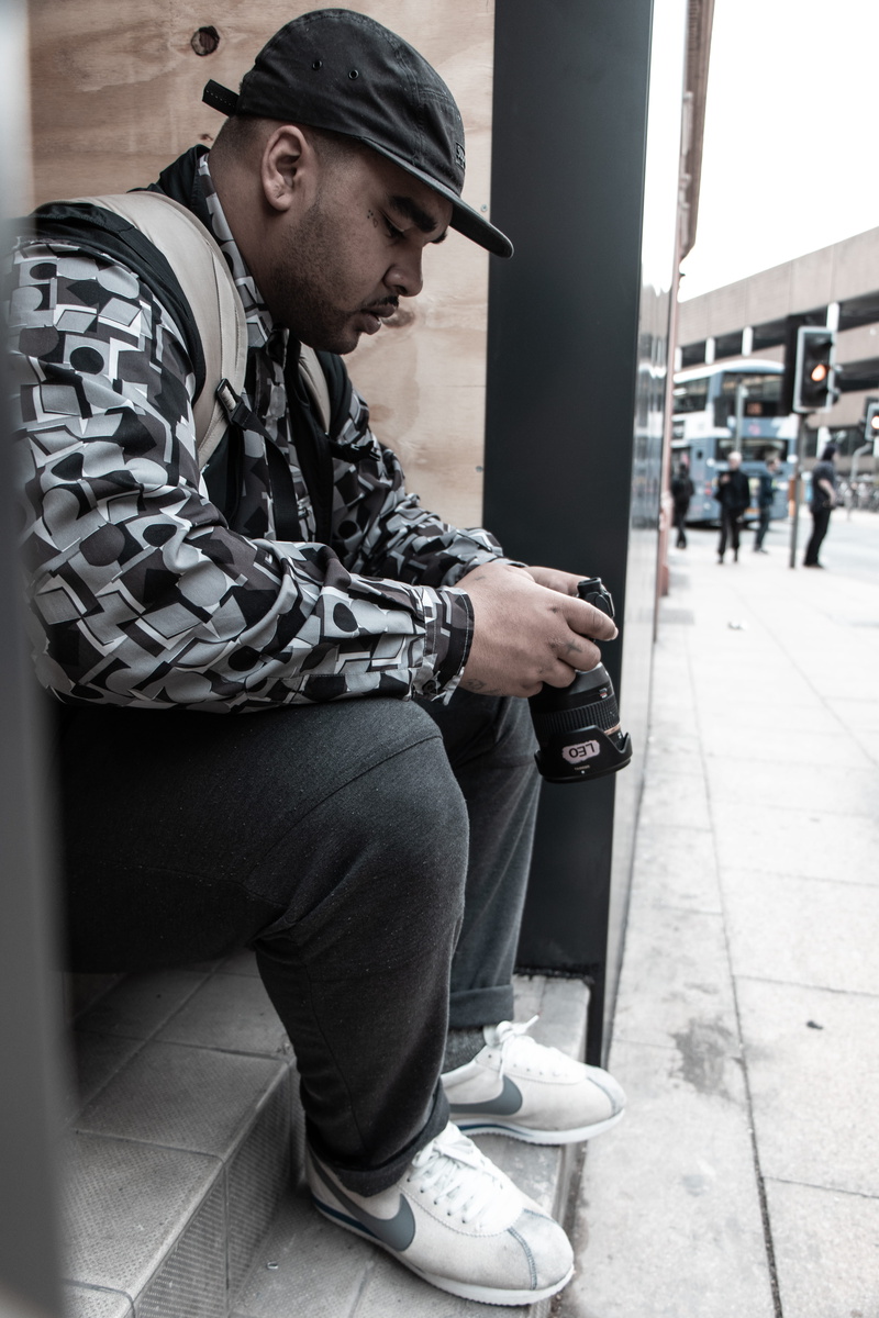 mcr, culture, apparel, street, human, incidental people, sitting, young men, looking, urban photography, pedestrian, 5K, leisure activity, real people