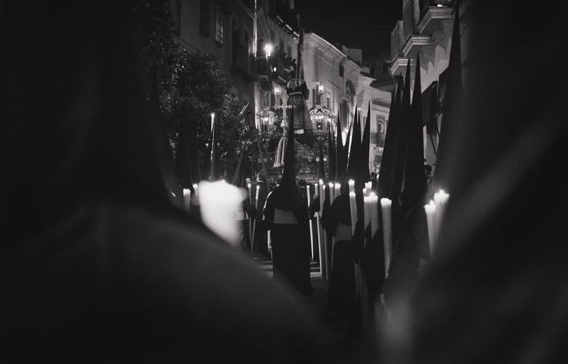 night, transportation, selective focus, post, nightlife, people, night time, rear view, 5K, group of people, building exterior, mode of transportation