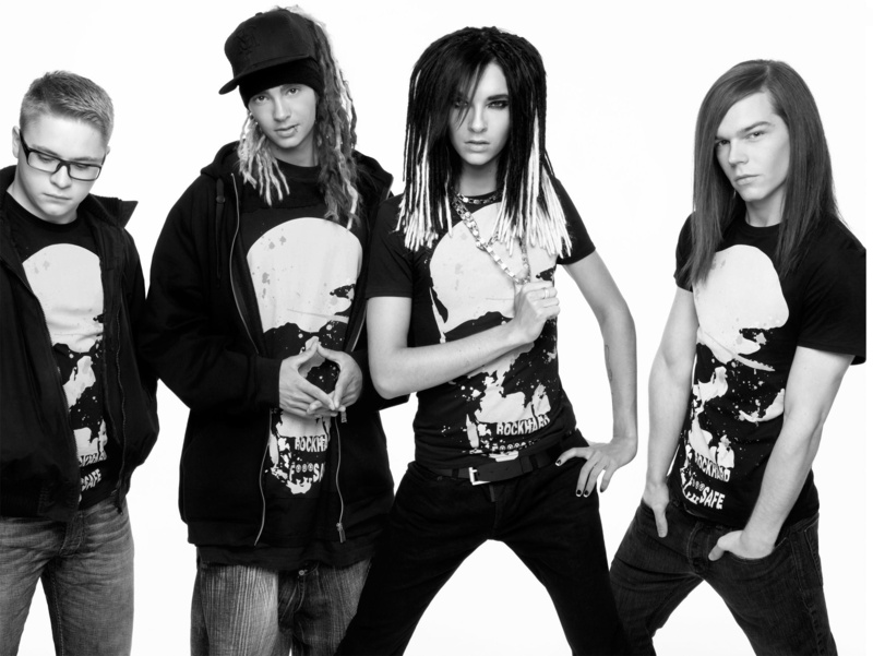 adult, caucasian Ethnicity, tokio hotel, shirt, studio shot, togetherness, front view, child, smiling, black Color, friendship, black, casual Clothing