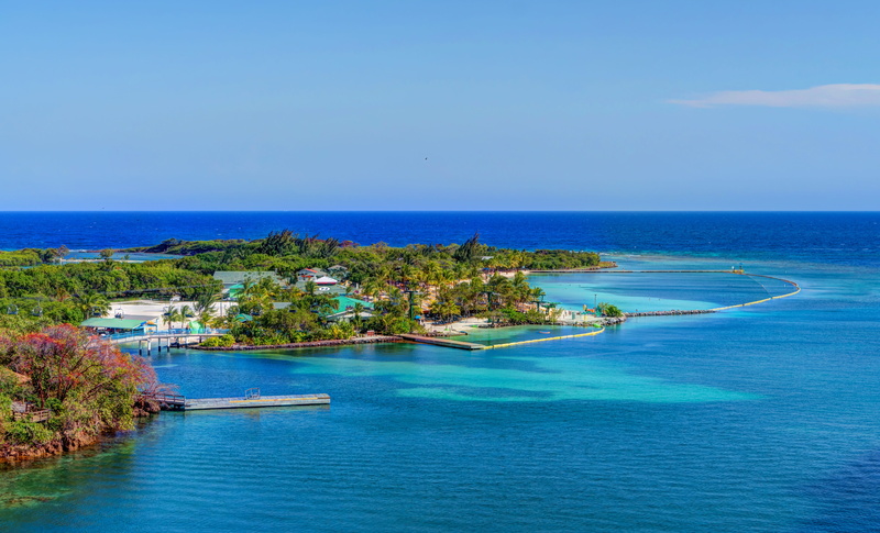 vacation, no people, sky, summer, blue, tree, caribbean, sea, tranquility, beauty in nature, tropical, built structure, roatan, holiday, building exterior