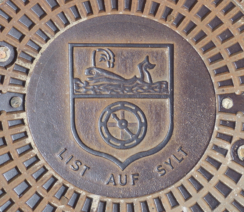 wal, design, geometric shape, circle, close-up, full frame, shape, architecture, built structure, art and craft, metal, compass, 2K, representation, craft