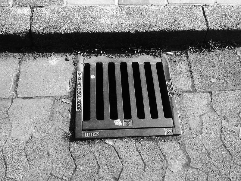 grid, city, black, protection, drainage, wall - building feature, paving stone, gutter, pattern, sewage, day, curb, sewer, nature, mark, Gulli, 1080P