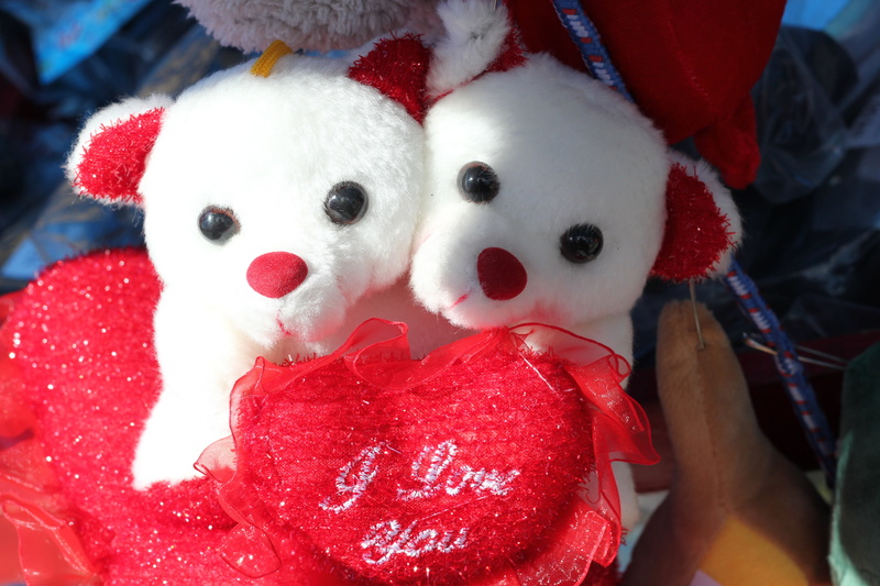 red, snowman, food, nice, holiday, focus on foreground, close-up, celebration, mammal, together, no people, cute, food and drink, 5K, christmas, toy, relationship
