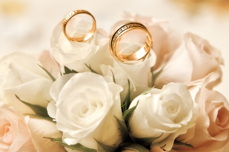 flower, ring, white, engagement rings, romance, bouquet, couple, roses, flower arrangement, gold, beauty, pearl jewelry, beauty in nature, engagement, valentines Day - Holiday