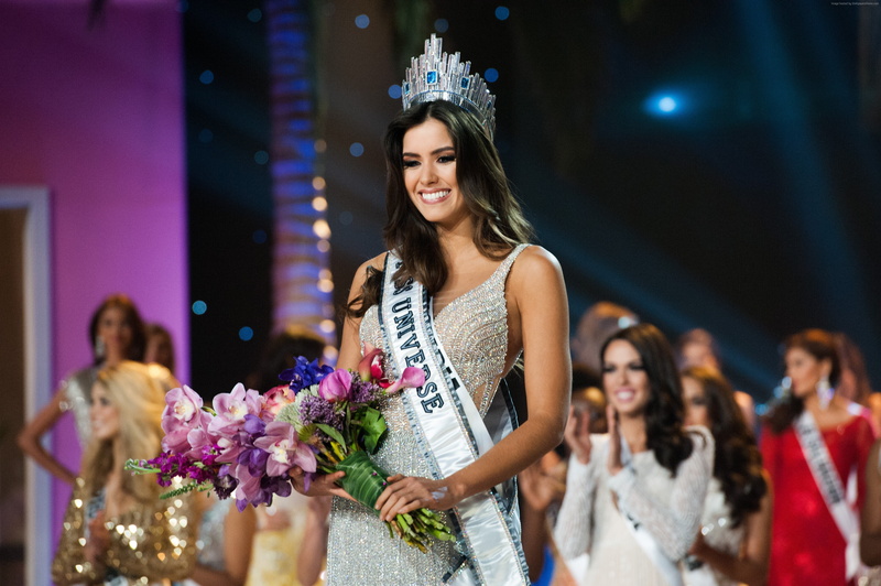 crown, smile, flowers, brunette, white dress, Paulina Vega, Miss Colombia, 4K, model, Miss Universe 2015, Paulina Vega Dieppa, Beauty Pageant