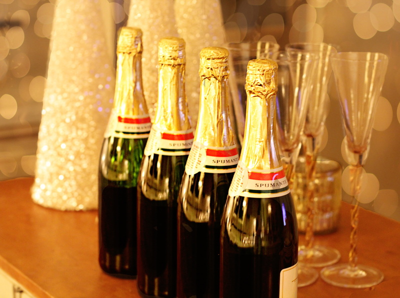 wooden, celebration, focus on foreground, drinking Glass, transparent, wineglass, cheers, crystal, special, bubbles, romantic, fizz, new, close-up, luxury