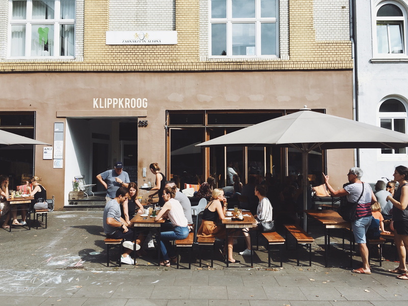 wooden, crowd, group, men, building exterior, seat, people, 4K, restaurant, built structure, women, city, building, lifestyles, real people, group of people