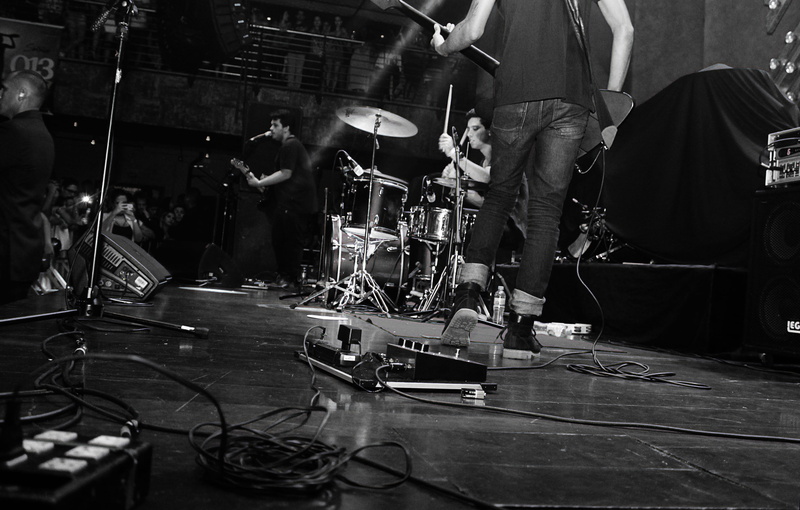 stage, festival, playing, standing, santos, stage - performance space, rock music, backstage, guitar, men, musician, musical equipment, amplifiers, real people