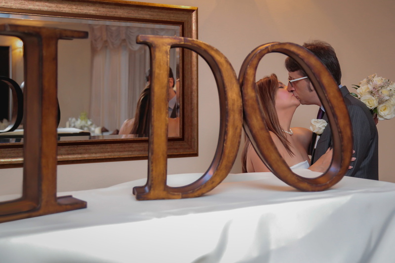 mid adult, furniture, mirror, feelings, 4K, grooms, romantico, indoors, one person, mid adult women, bride, place of worship, couple, love, wood - material