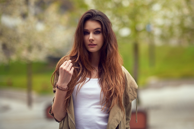portrait, jacket, long hair, Ariel Grabowski, women outdoors, white tops, face, brown eyes, smoky eyes, women, brunette, 1080P, bokeh