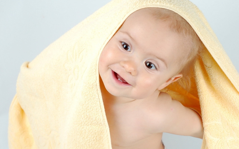 looking, face, towels, babies And Children, child, lifestyles, innocence, white, waist up, relaxation, cheerful, beautiful, 1080P, shirtless, babyhood