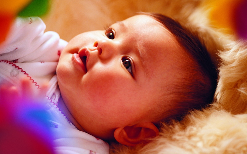 smiling, indoors, 2K, babyhood, people, lying Down, real people, joy, one Person, beauty, close-up, innocence, young, facial Expression, lifestyles, beautiful