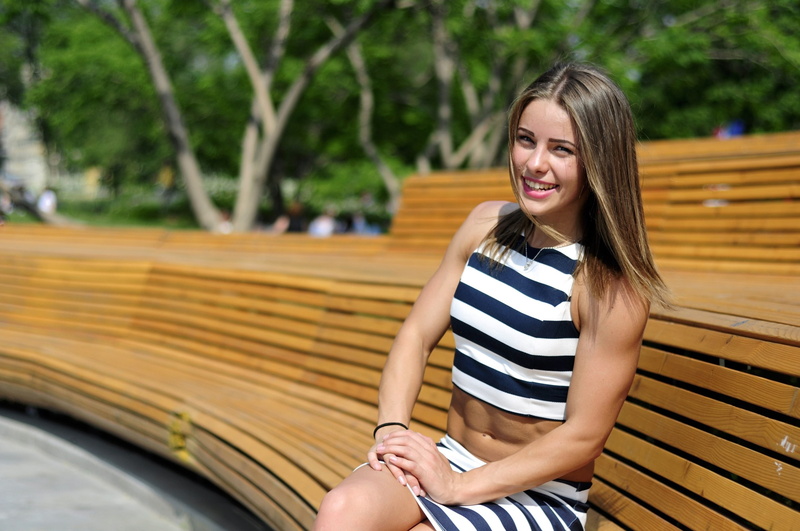 teeth, smiling, one person, beauty, 2K, beautiful woman, emotion, bench, outdoors, lifestyles, happiness, women, young women, hairstyle, toothy smile